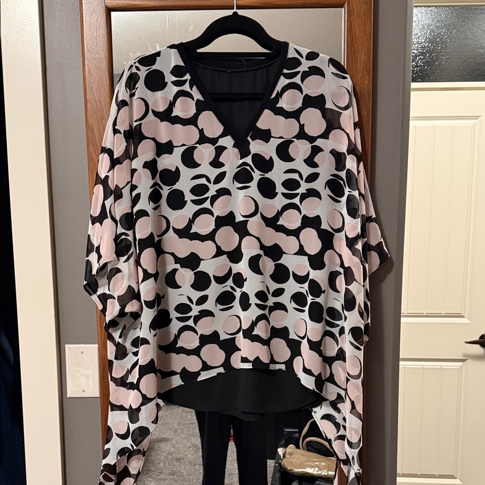 Chic Black and Pink Patterned Blouse